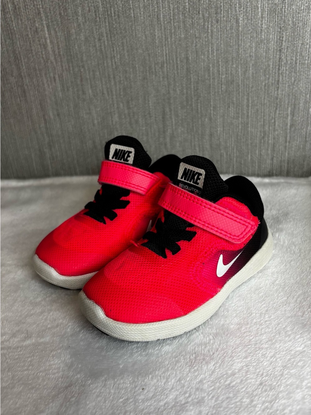 Nike Kids Hot Pink and Black Velcro Athletic Sneakers